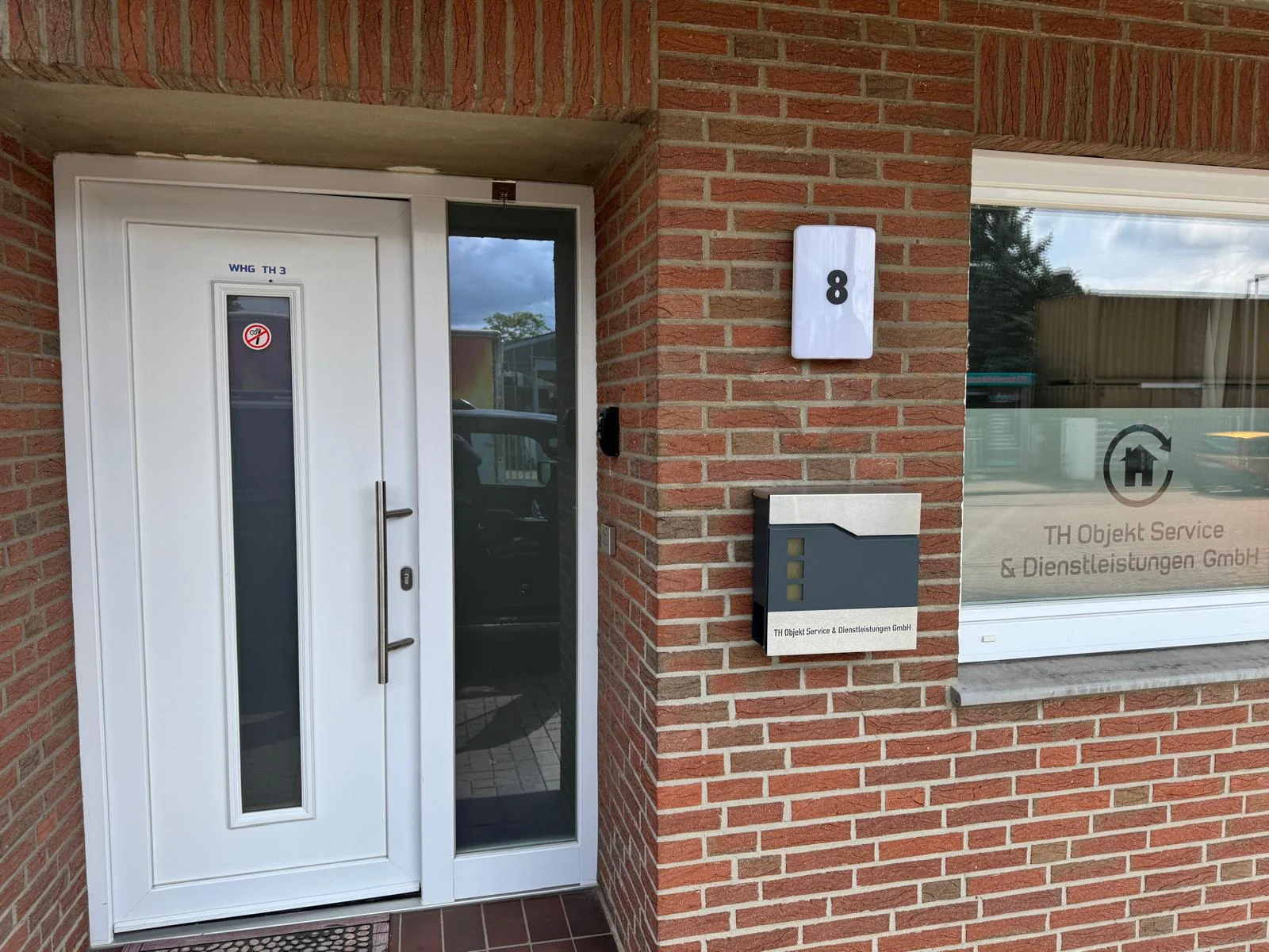 Monteurzimmer Delmenhorst Hauseingang einer Monteurwohnung der TH Objekt Service GmbH in Delmenhorst