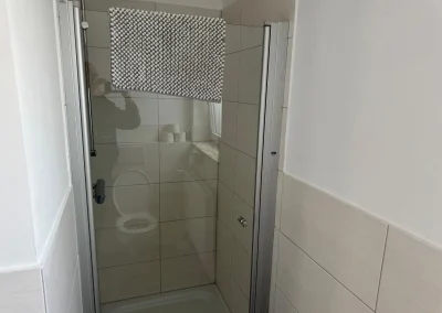 Duschkabine im Bad von Monteurwohnung 3 in Delmenhorst