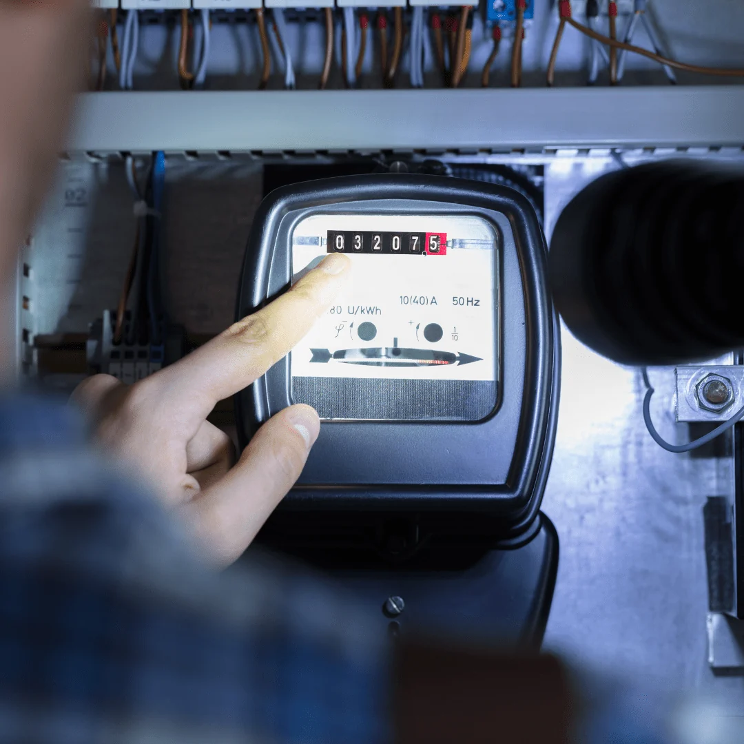 Wärmezähler im Keller wird abgelesen – TH Objekt Service & Dienstleistungen GmbH, Delmenhorst