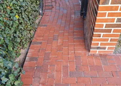 Neu verlegter Gartenweg aus rotem Klinkerpflaster – TH Objekt Service & Dienstleistungen GmbH, Delmenhorst
